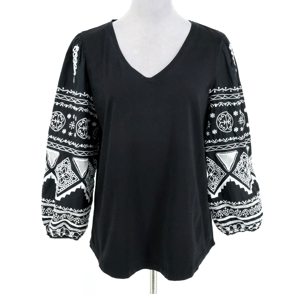 Chicos Top 1 Womens Medium Black White Embroidered Sleeves Cotton Knit Blouse